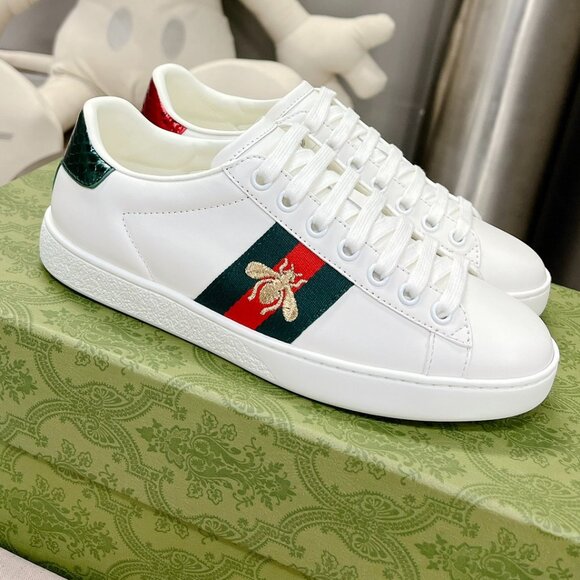 Women Gucci Ace Embroidered Bee Sneakers - Picture 2 of 4